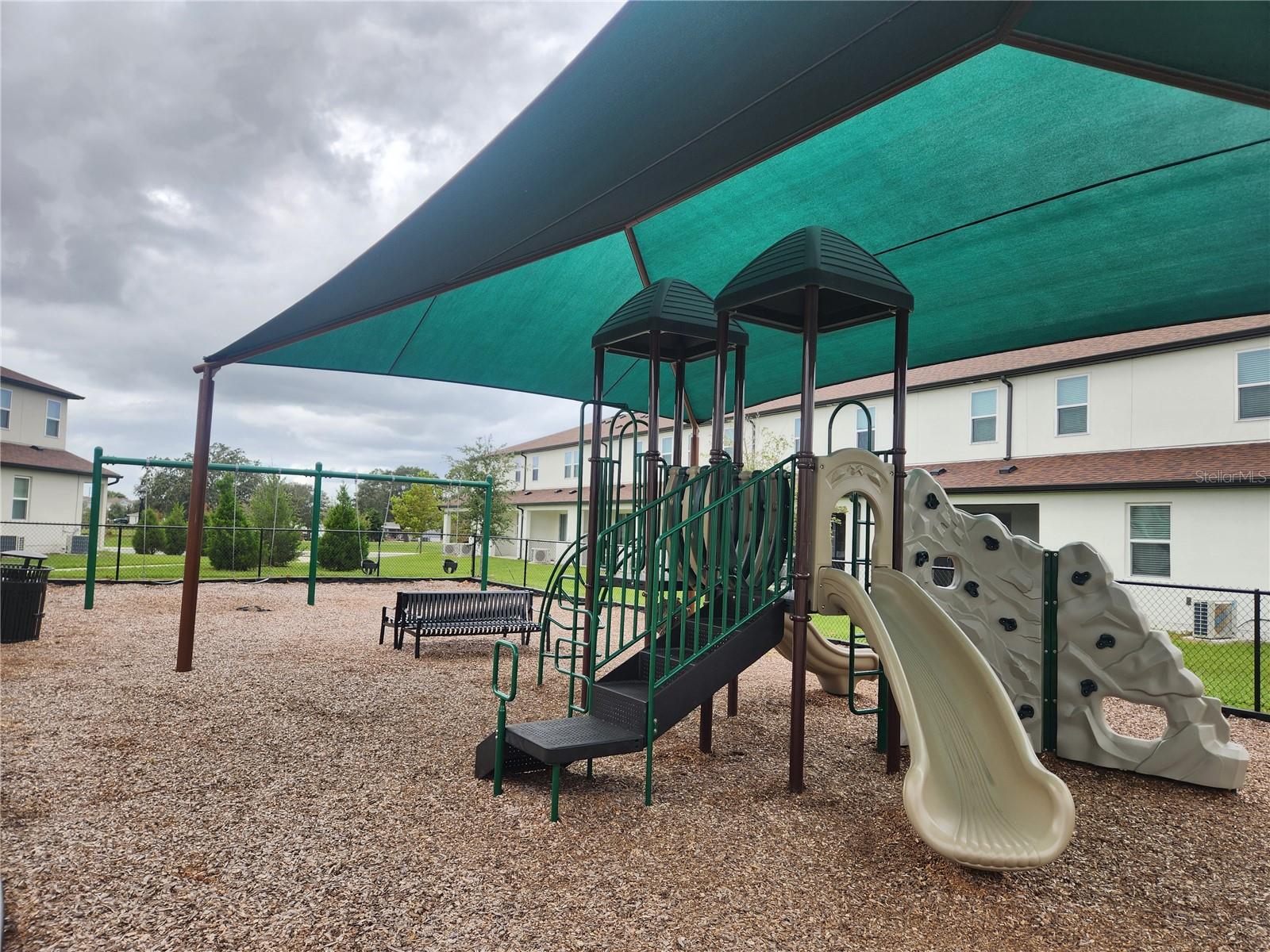 CREEKSIDE TWNHMS - Residential Lease