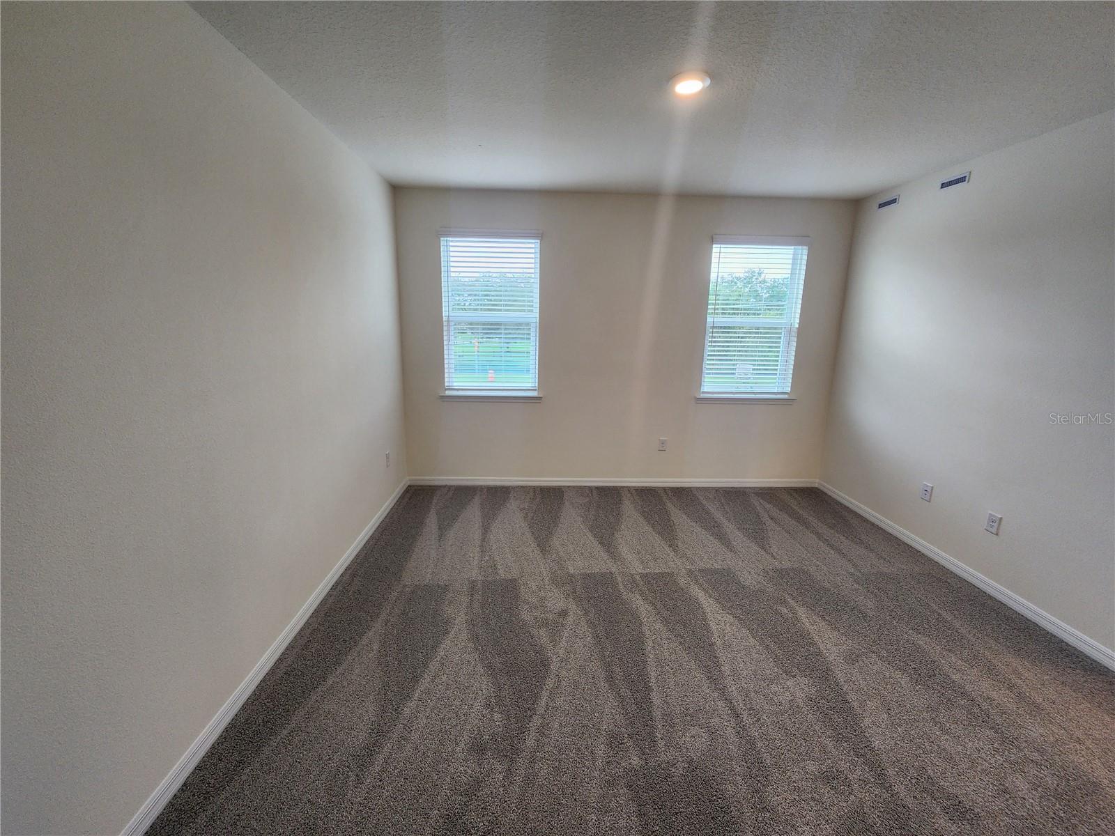 CREEKSIDE TWNHMS - Residential Lease