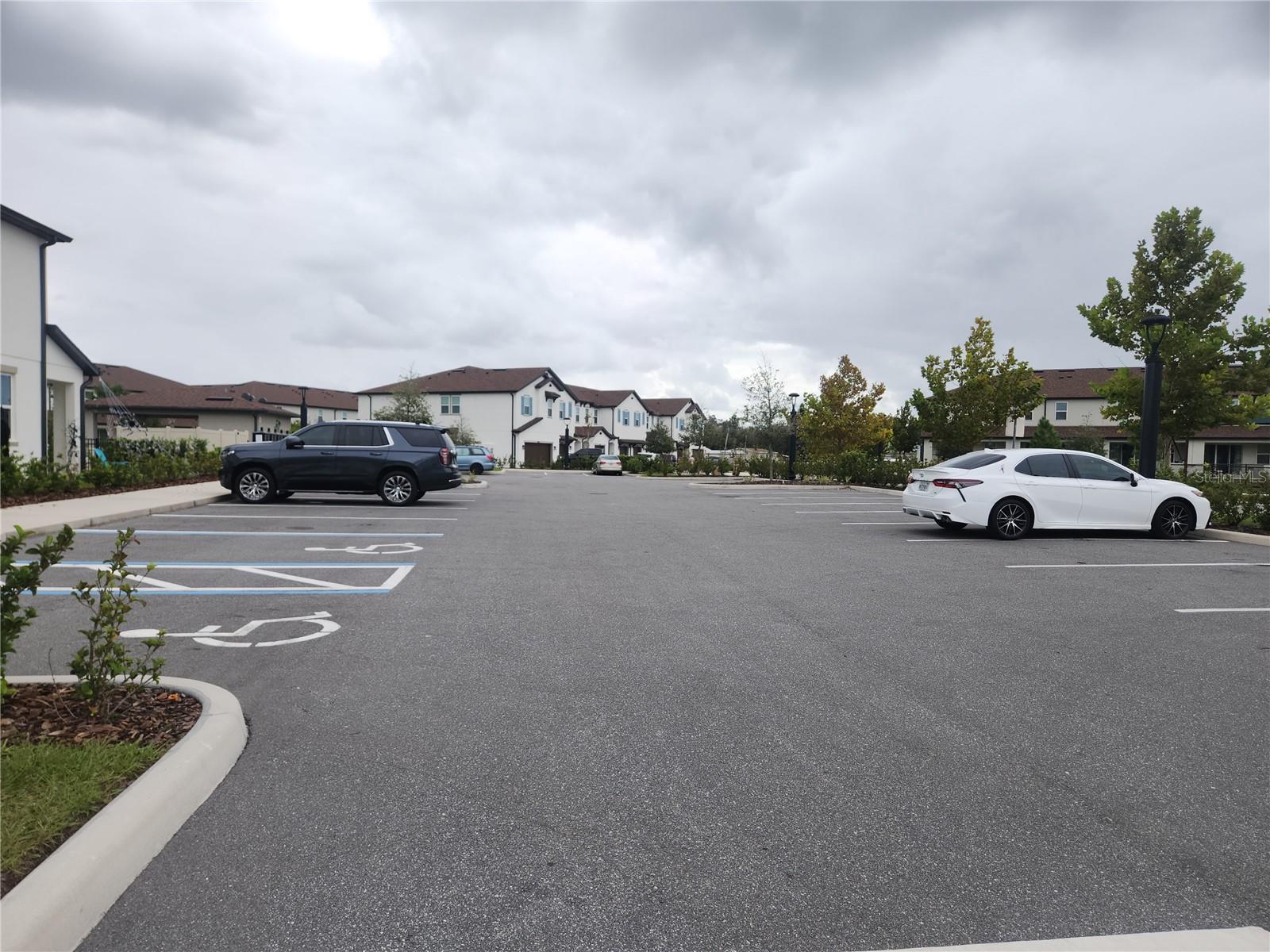 CREEKSIDE TWNHMS - Residential Lease