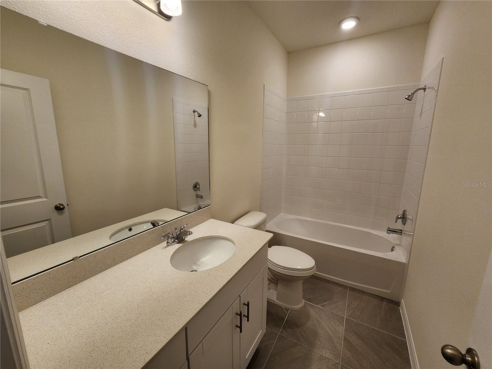 CREEKSIDE TWNHMS - Residential Lease