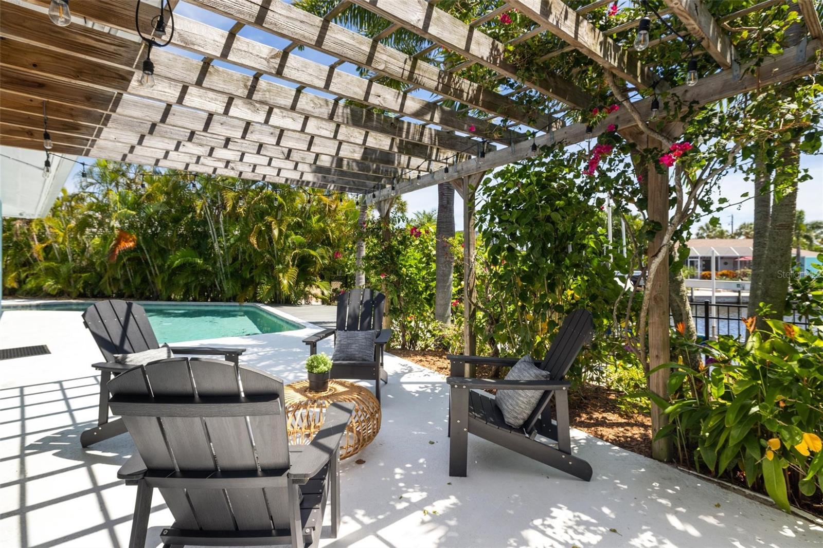 SIESTA ISLES - Residential