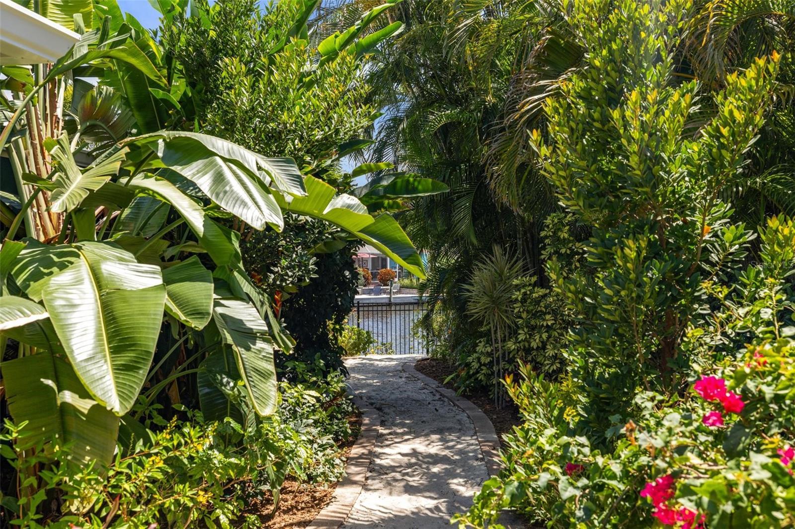 SIESTA ISLES - Residential