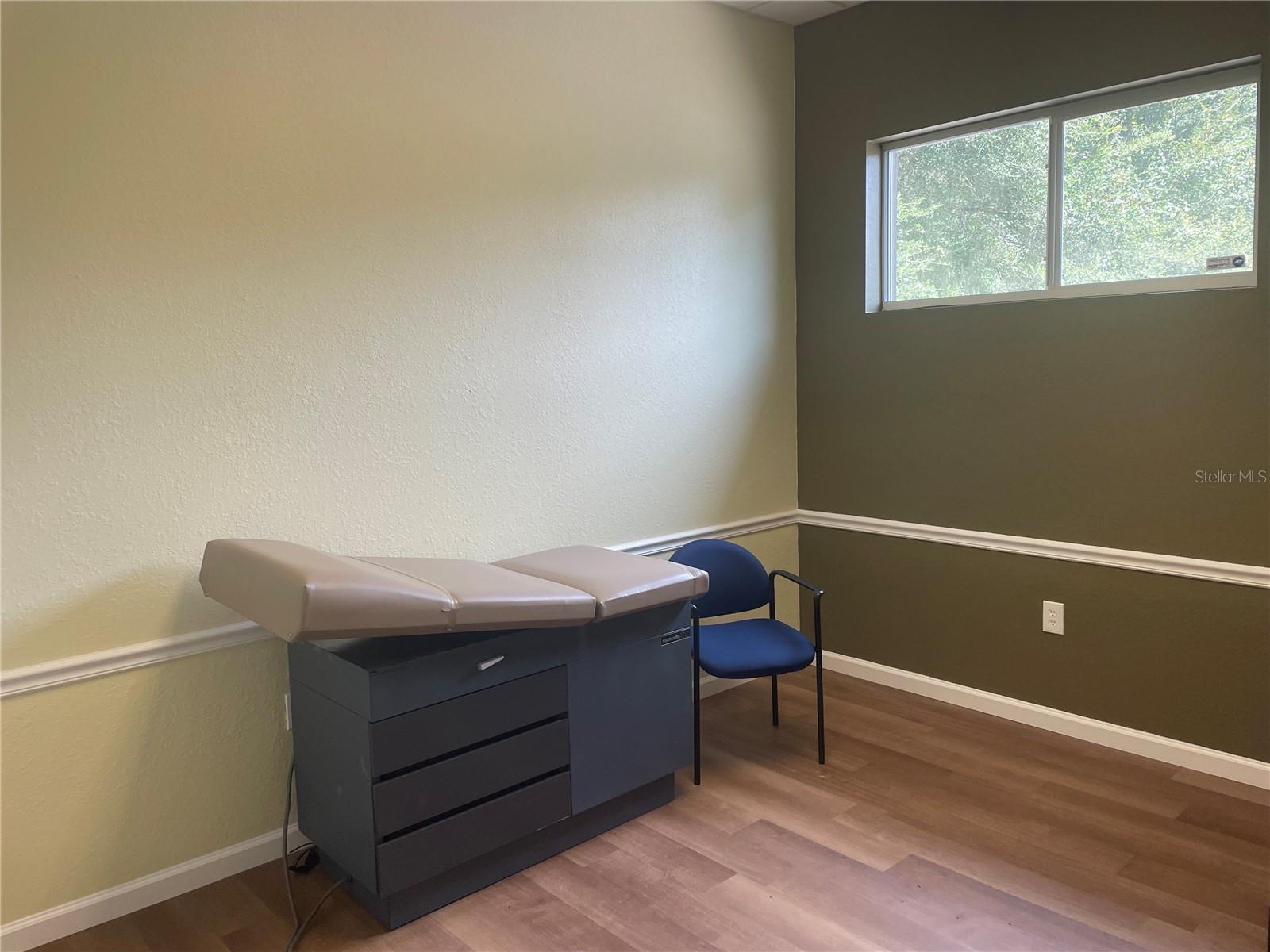 TIMBER OAKS PROFESSIONAL PARK - Commercial Lease