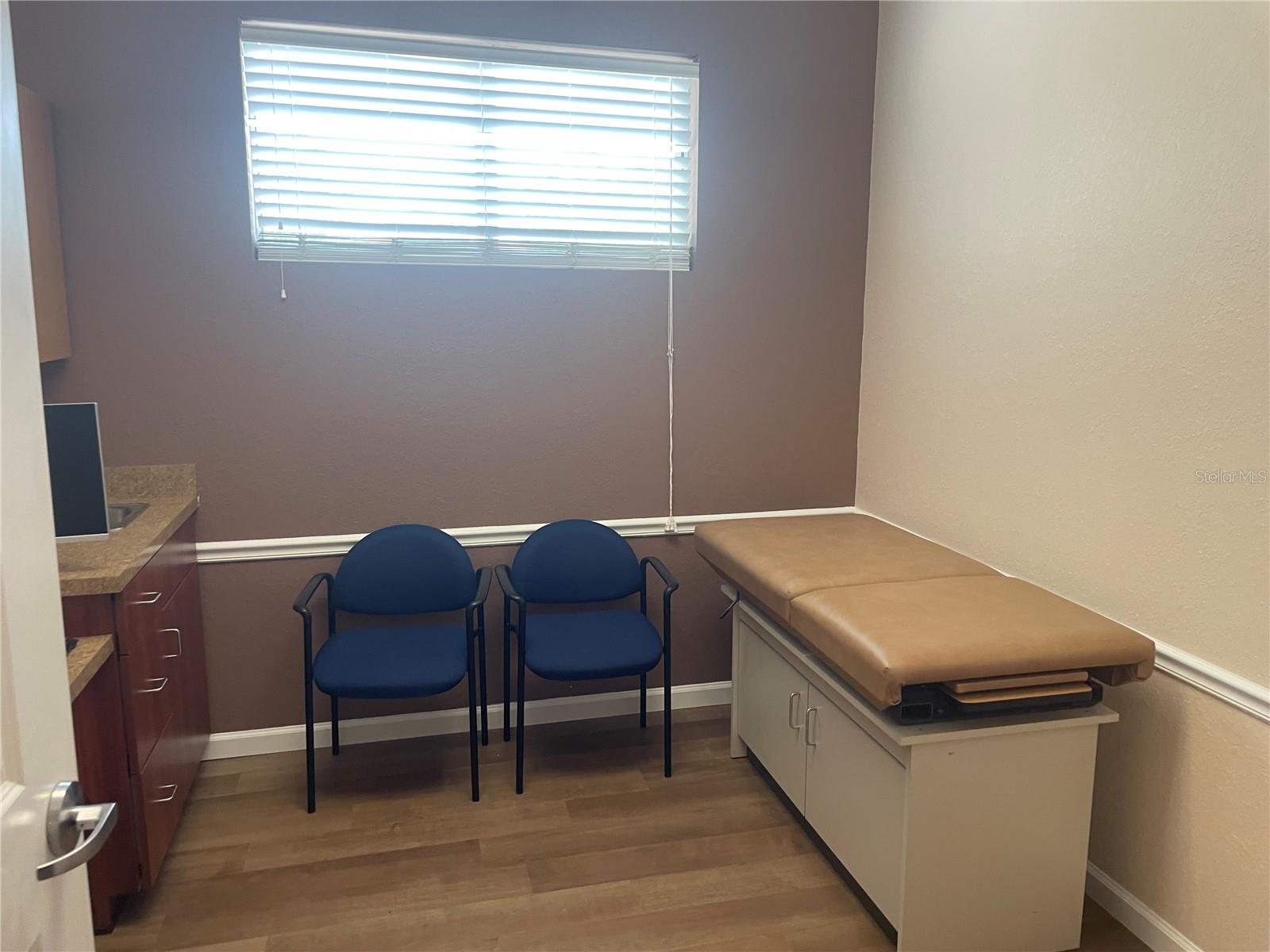 TIMBER OAKS PROFESSIONAL PARK - Commercial Lease