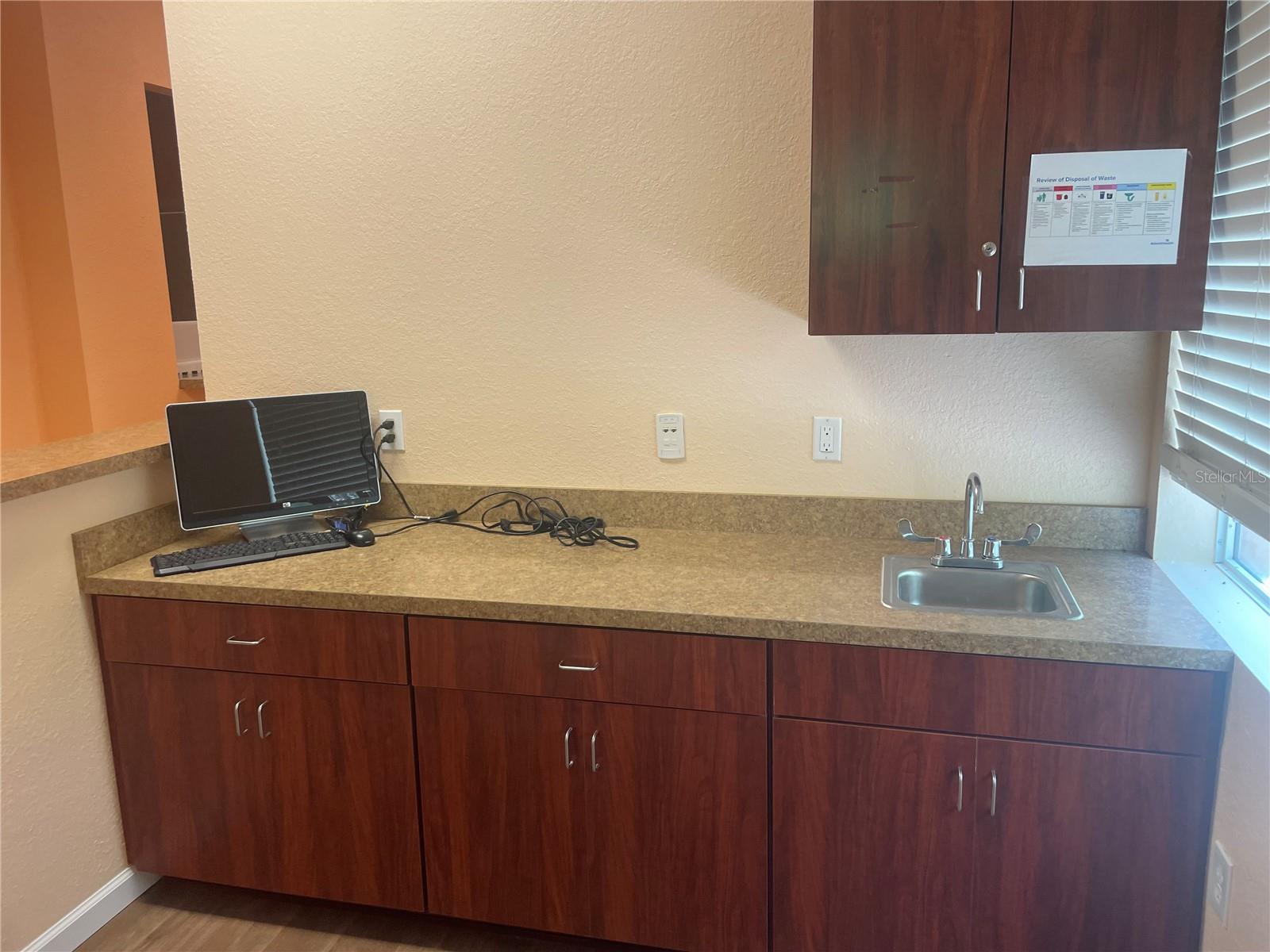 TIMBER OAKS PROFESSIONAL PARK - Commercial Lease