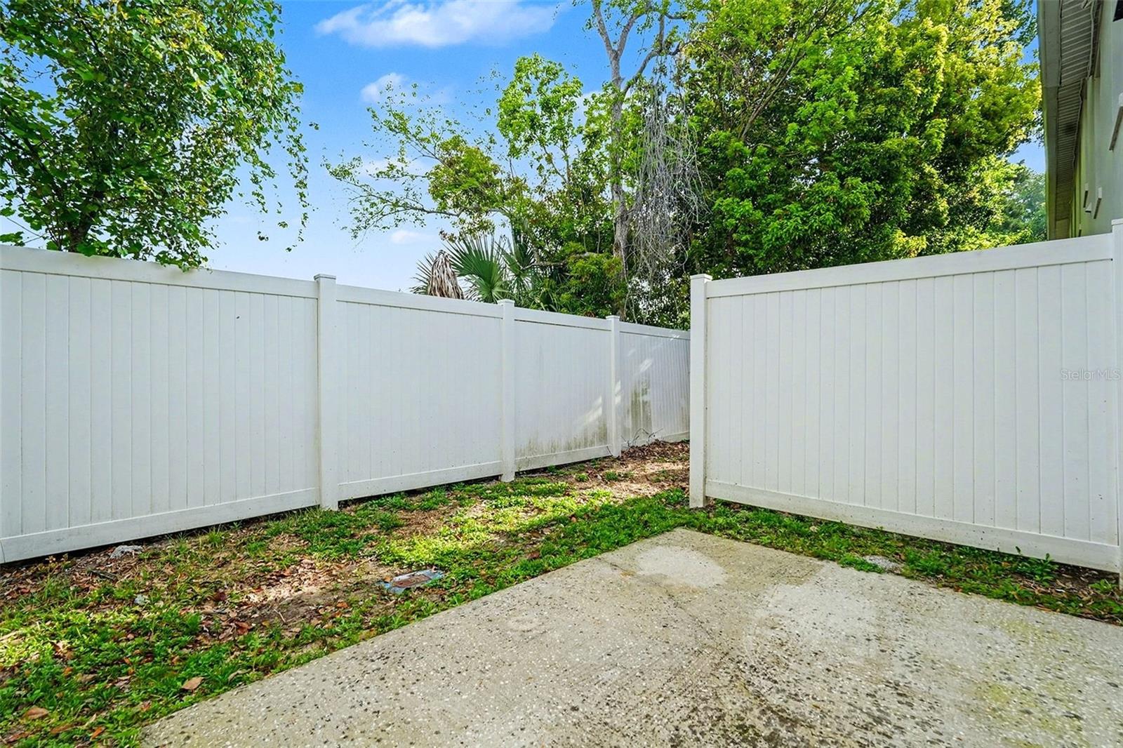 EMBASSY PARK TWNHMS CONDO - Residential