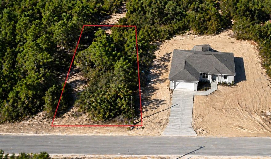 Residential Lot for Sale in Citrus Springs –Zoning: R1 –No HOA Fees
This lot is located in one of the most desirable and fastest-growing areas of Citrus Springs. Surrounded by newly built homes and well-kept streets, it offers an excellent opportunity to build your dream home or invest in a property with strong appreciation potential.
Key Features:Located in a safe, well-developed neighborhood
Just 3 minutes from Citrus Springs Golf & Country Club
Electricity available at the street
Level lot, ready for construction
No monthly HOA fees or restrictions
Ideal for a primary residence or vacation home
Location Highlights:Easy access to US-41 and FL-200
Close to Ocala, Crystal River, Tampa, and Orlando
Near top-rated schools including Central Ridge Elementary
20 minutes to Rainbow Springs State Park
1 hour to the Gulf of Mexico beaches
Close to grocery stores, restaurants, and healthcare facilities
Investment Opportunity:Citrus Springs continues to grow, with active new construction and rising property values. This lot represents a secure investment in a thriving community with long-term potential.