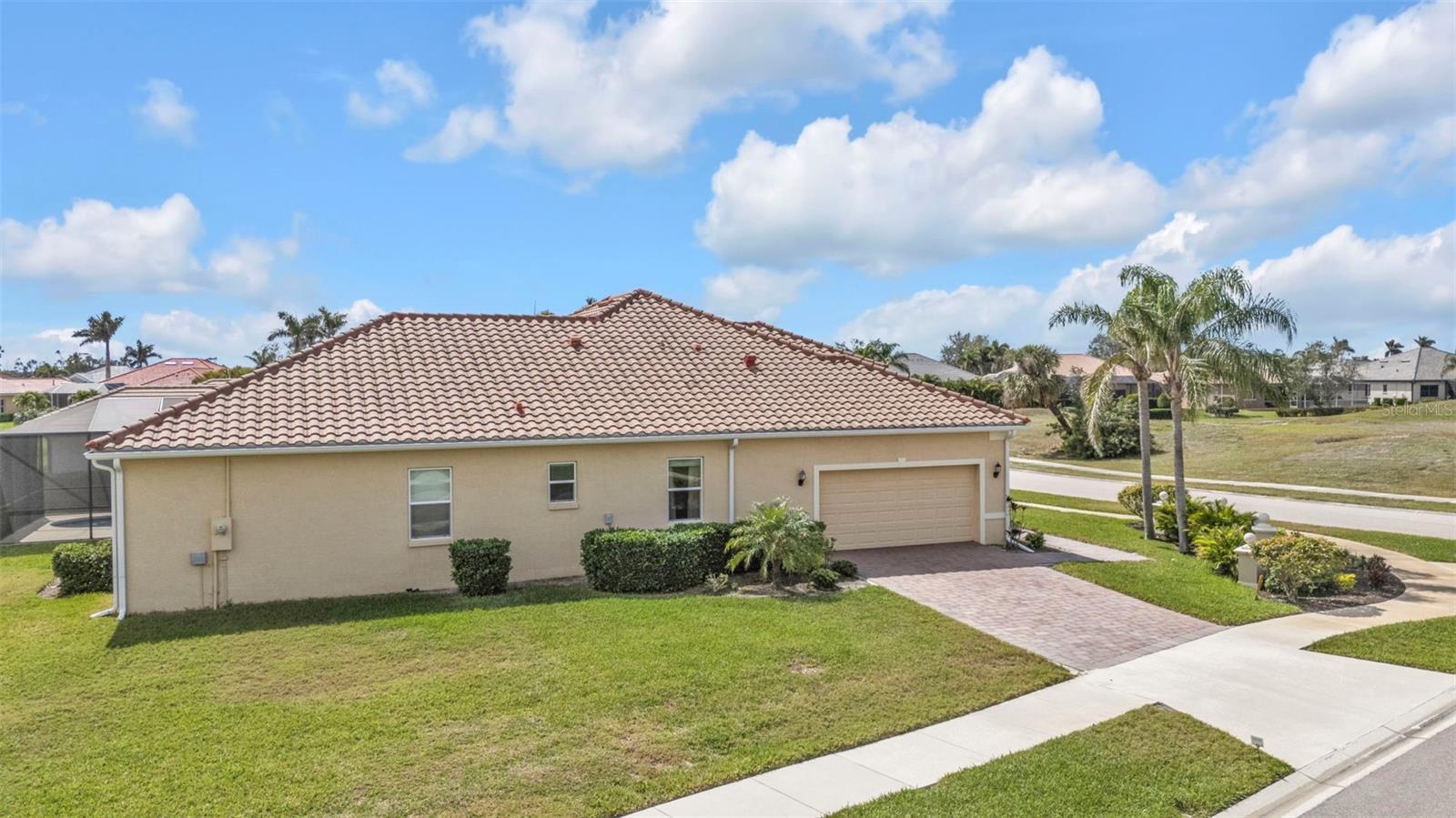 1715 QUEEN PALM WAY