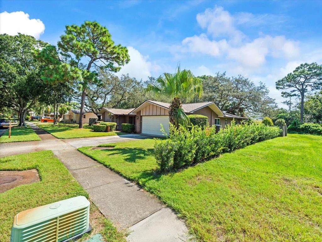 Photo of 1402 Silver Oak Drive, Tarpon Springs, FL 34689 (MLS # TB8430332)