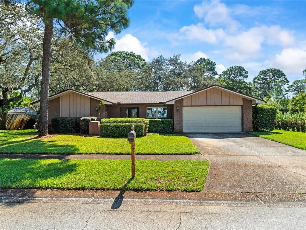 Photo of 1402 Silver Oak Drive, Tarpon Springs, FL 34689 (MLS # TB8430332)