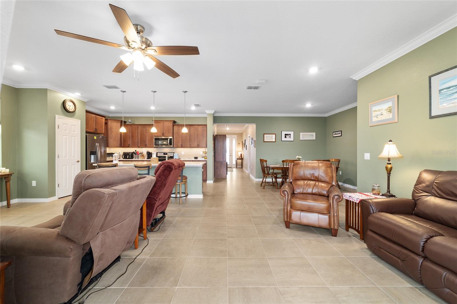 ON TOP OF THE WORLD - Residential