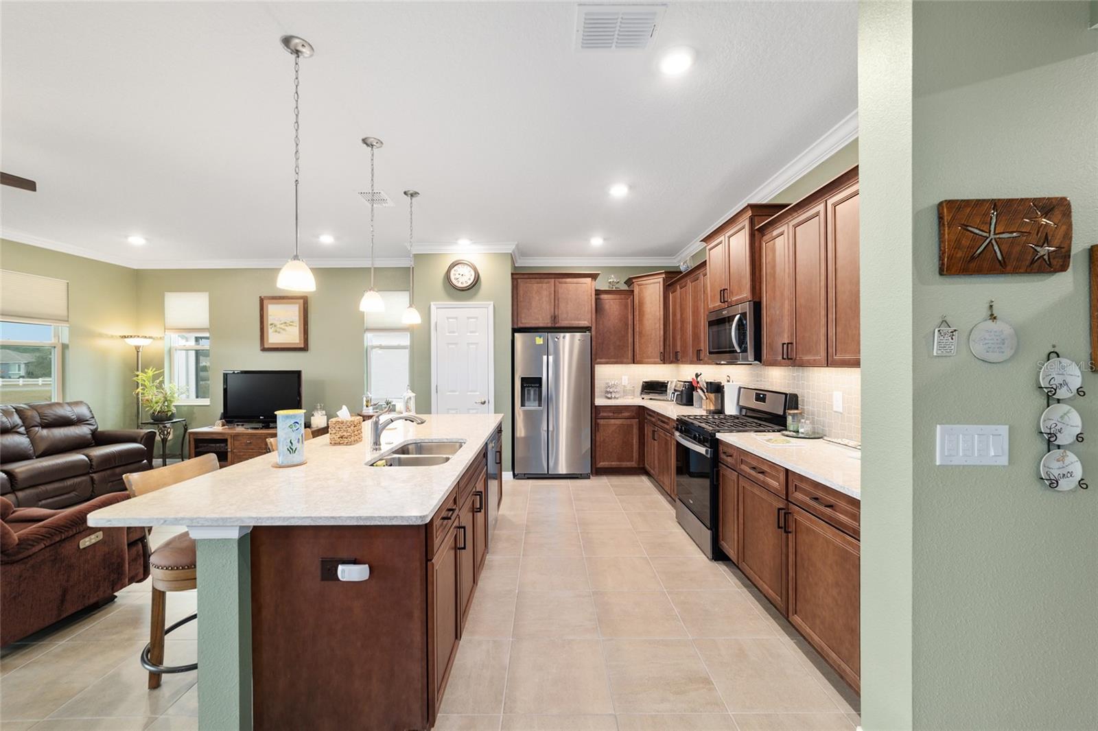 ON TOP OF THE WORLD - Residential