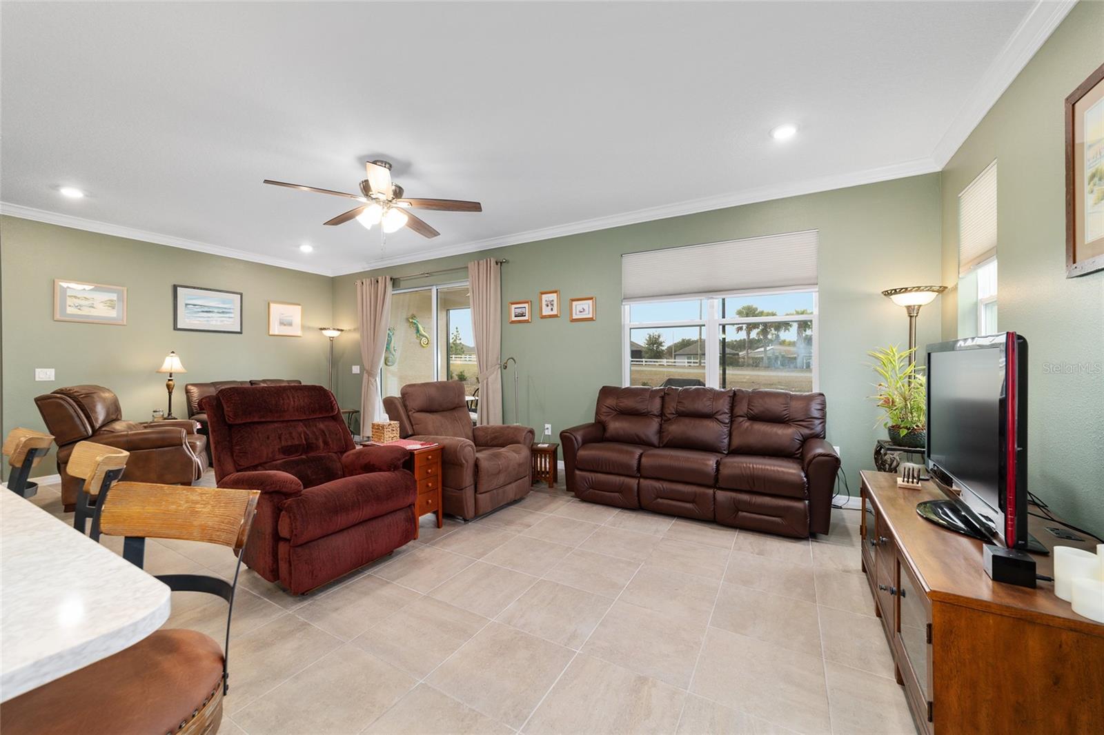 ON TOP OF THE WORLD - Residential