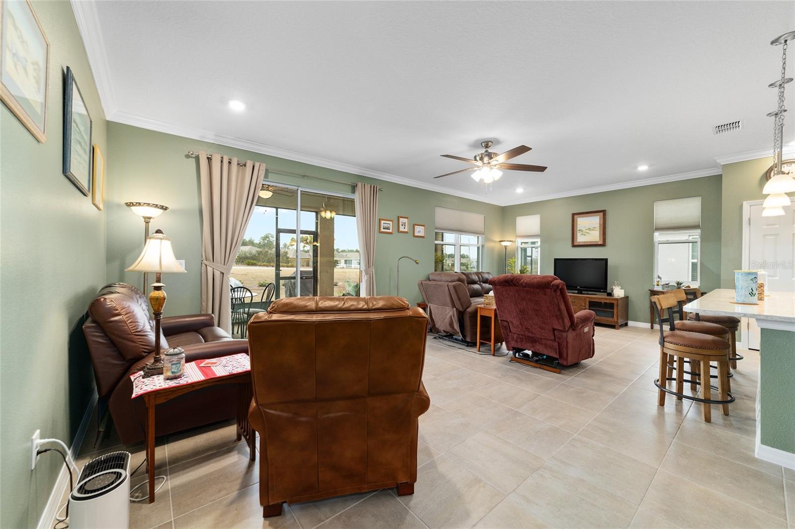 ON TOP OF THE WORLD - Residential