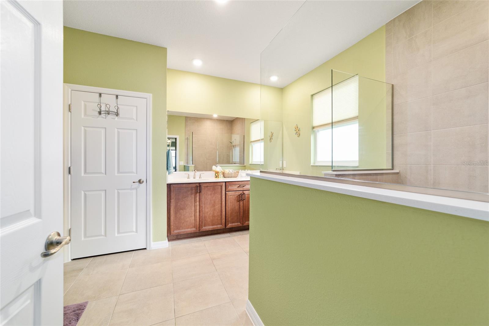 ON TOP OF THE WORLD - Residential