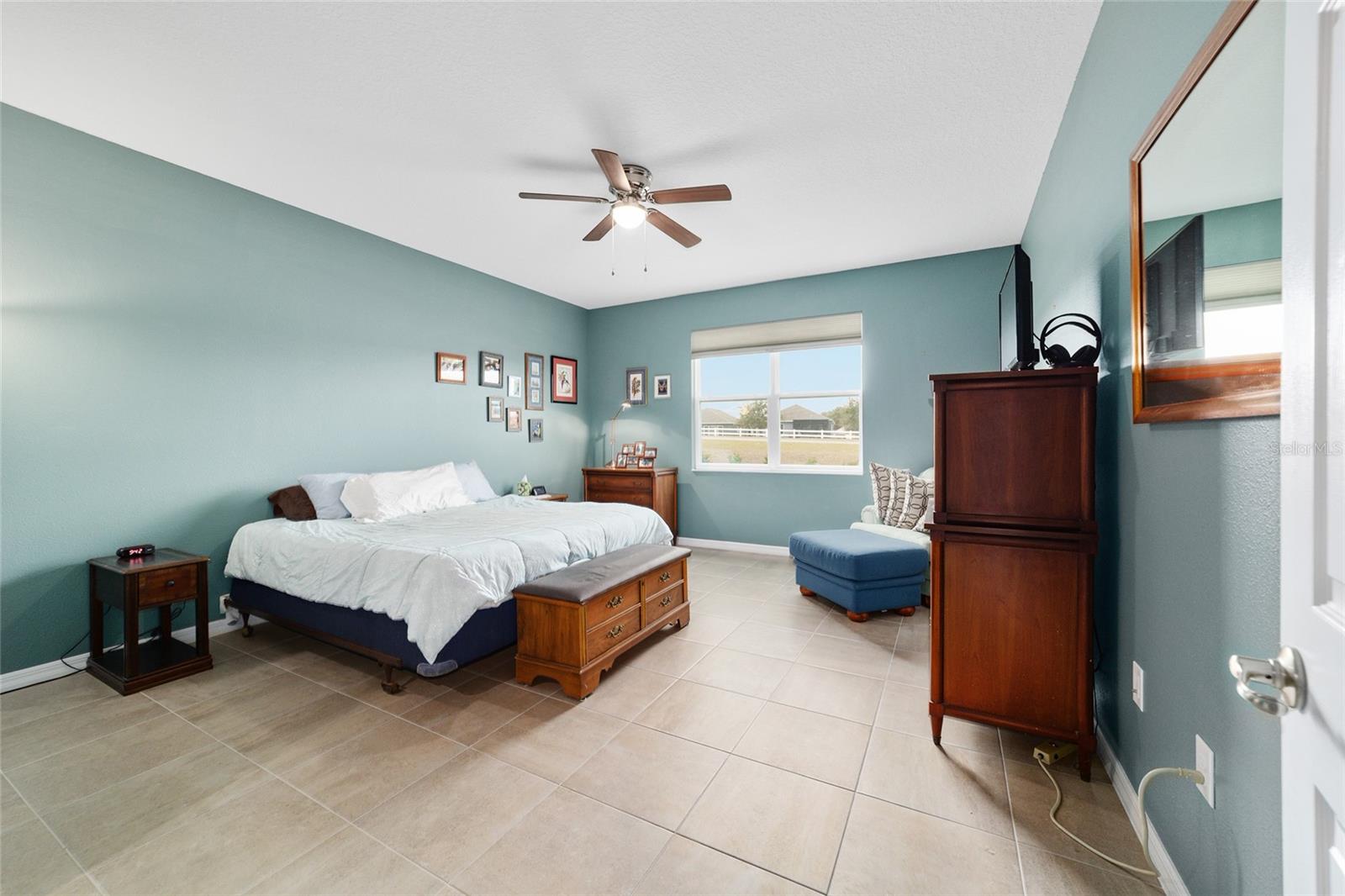 ON TOP OF THE WORLD - Residential