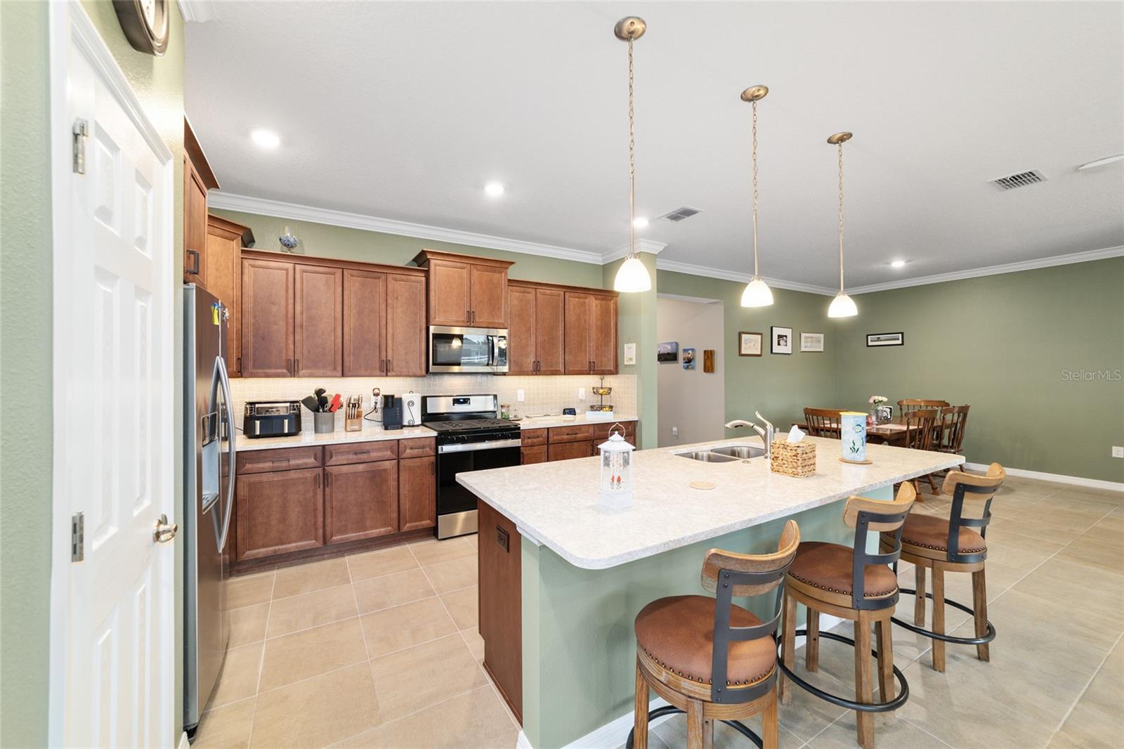 ON TOP OF THE WORLD - Residential