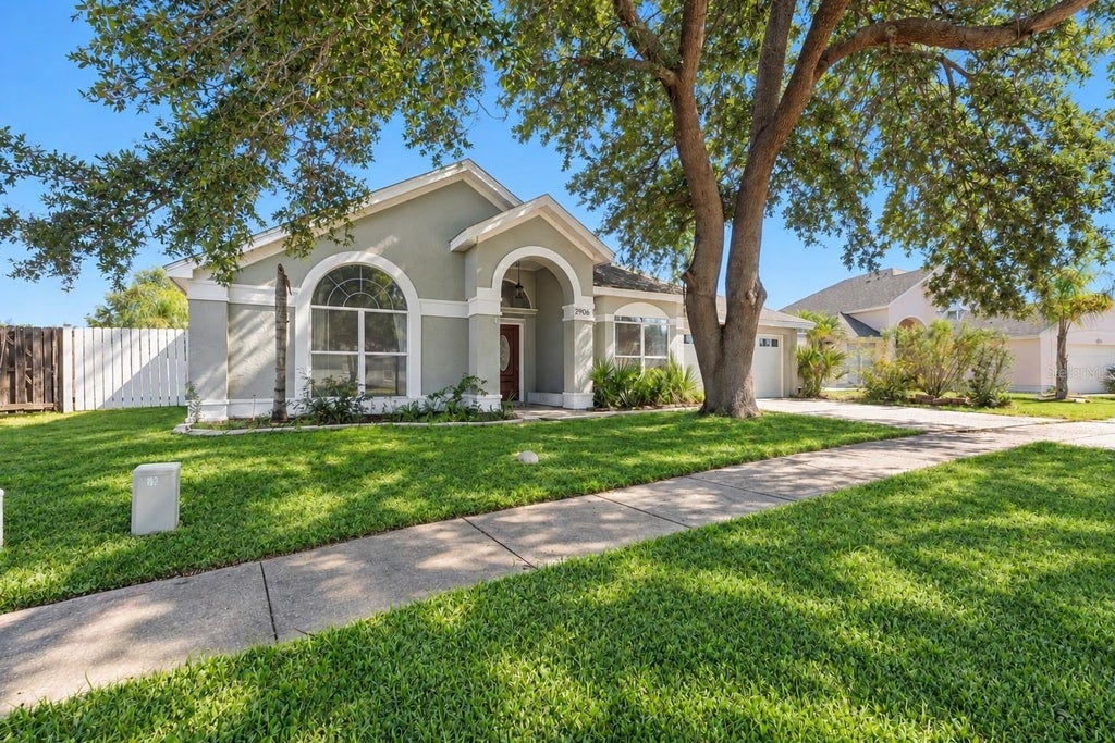 Photo of 2906 Pembridge Street, Kissimmee, FL 34747 (MLS # O6452915)