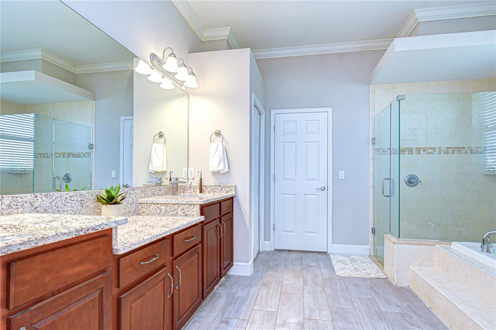 CREEKSIDE - Residential