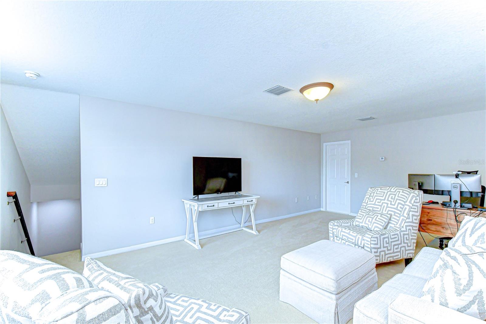 CREEKSIDE - Residential