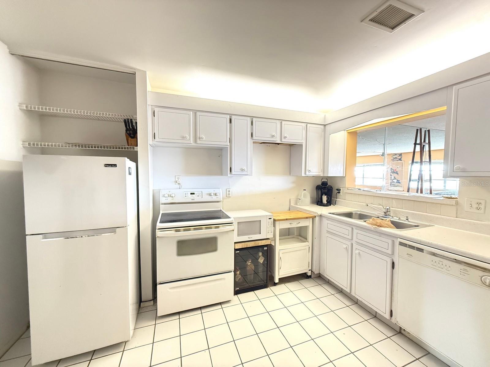 HARBOUR CLUB CONDO 2 - Residential