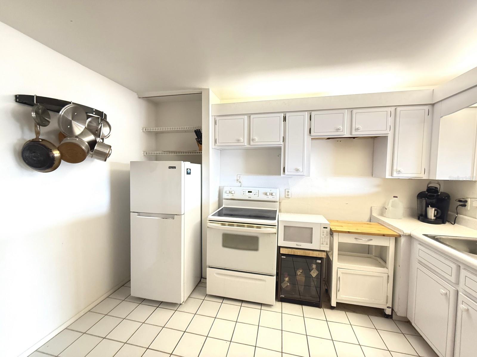 HARBOUR CLUB CONDO 2 - Residential