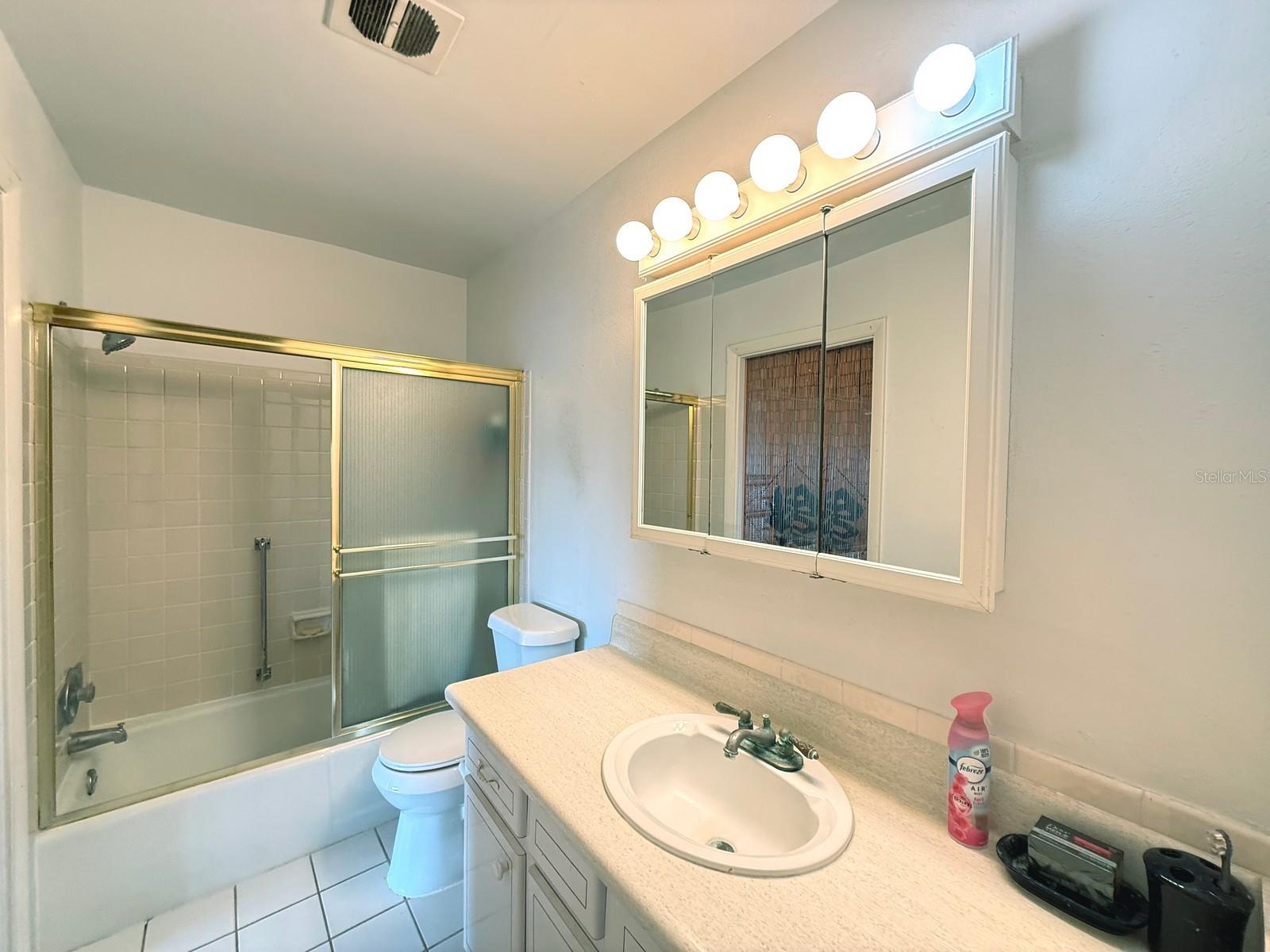 HARBOUR CLUB CONDO 2 - Residential