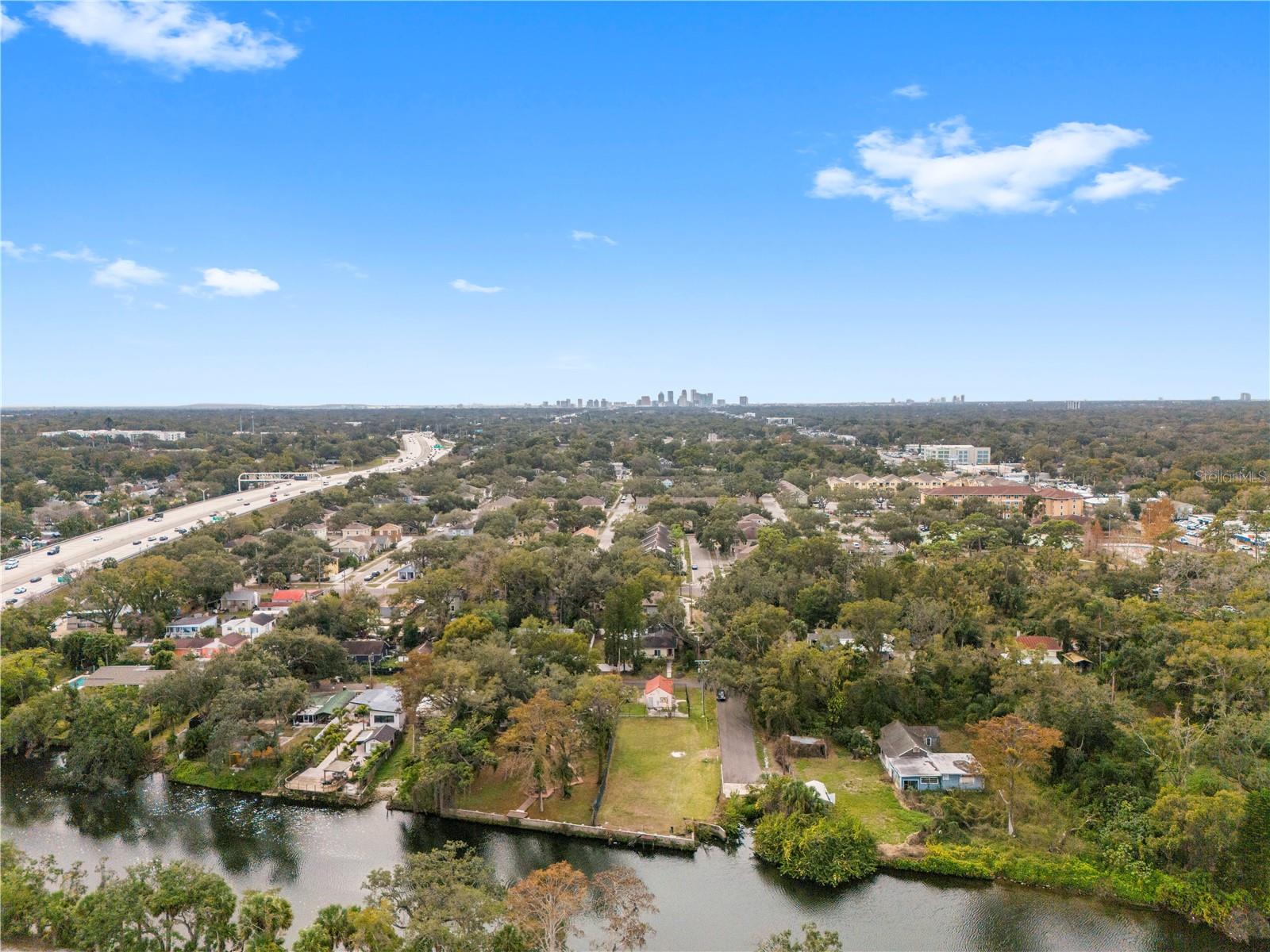 HOLLYWOOD PARK - Land