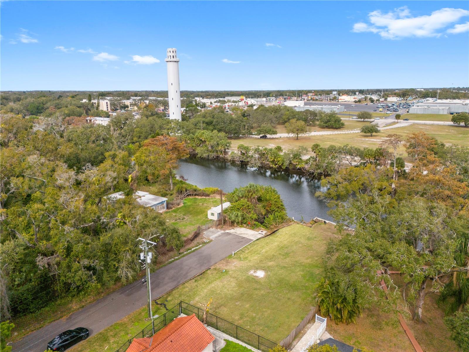 HOLLYWOOD PARK - Land