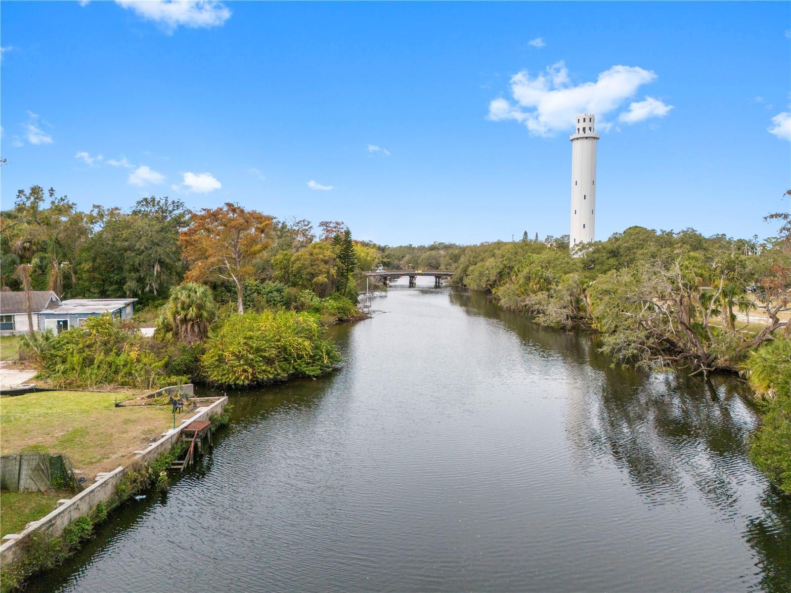 HOLLYWOOD PARK - Land