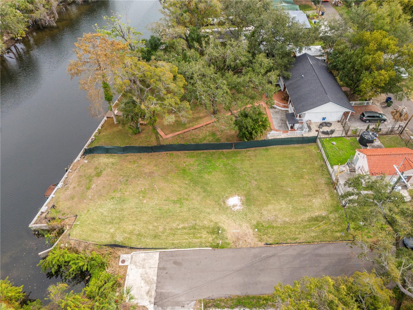 HOLLYWOOD PARK - Land