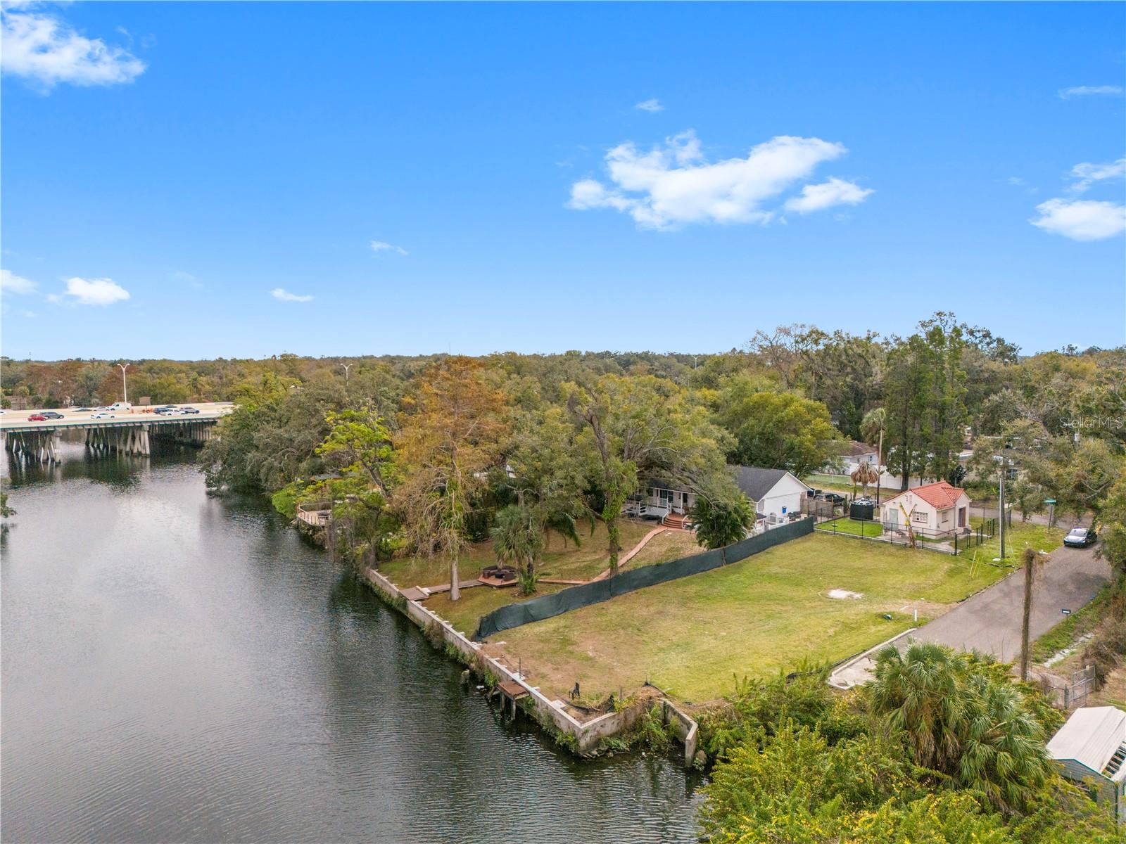 HOLLYWOOD PARK - Land