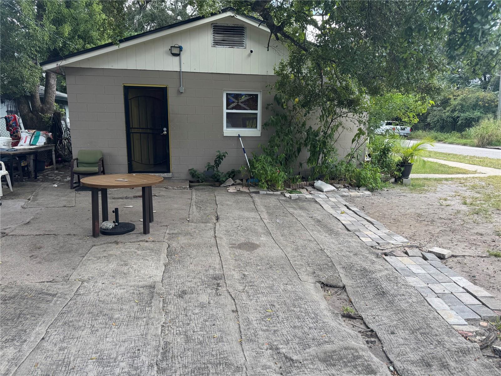 DANNS RESUB - Residential Lease