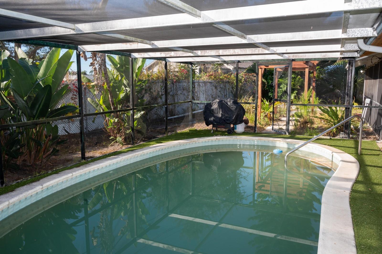 ROTONDA SHORES - Residential