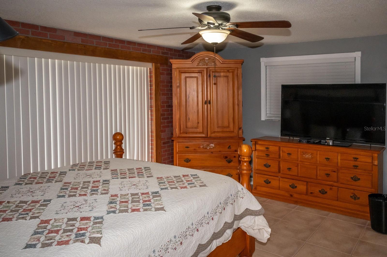 ROTONDA SHORES - Residential