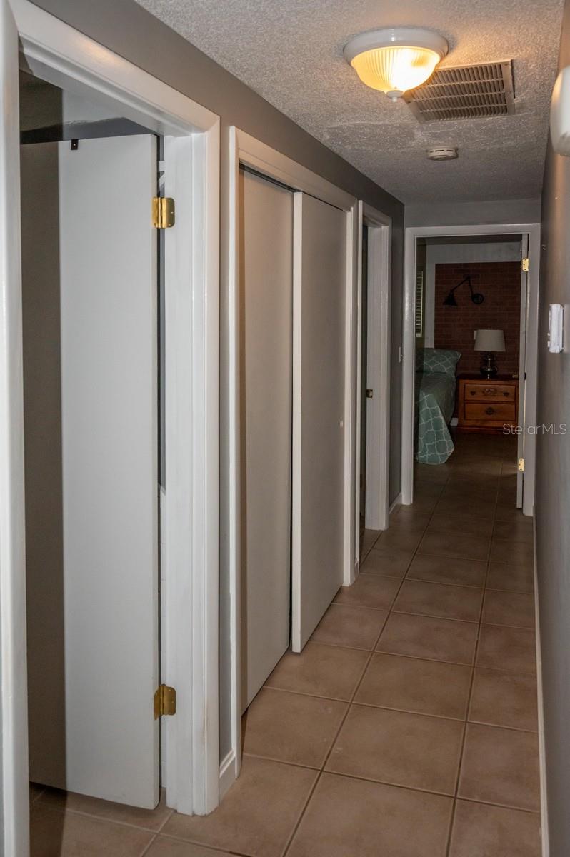 ROTONDA SHORES - Residential