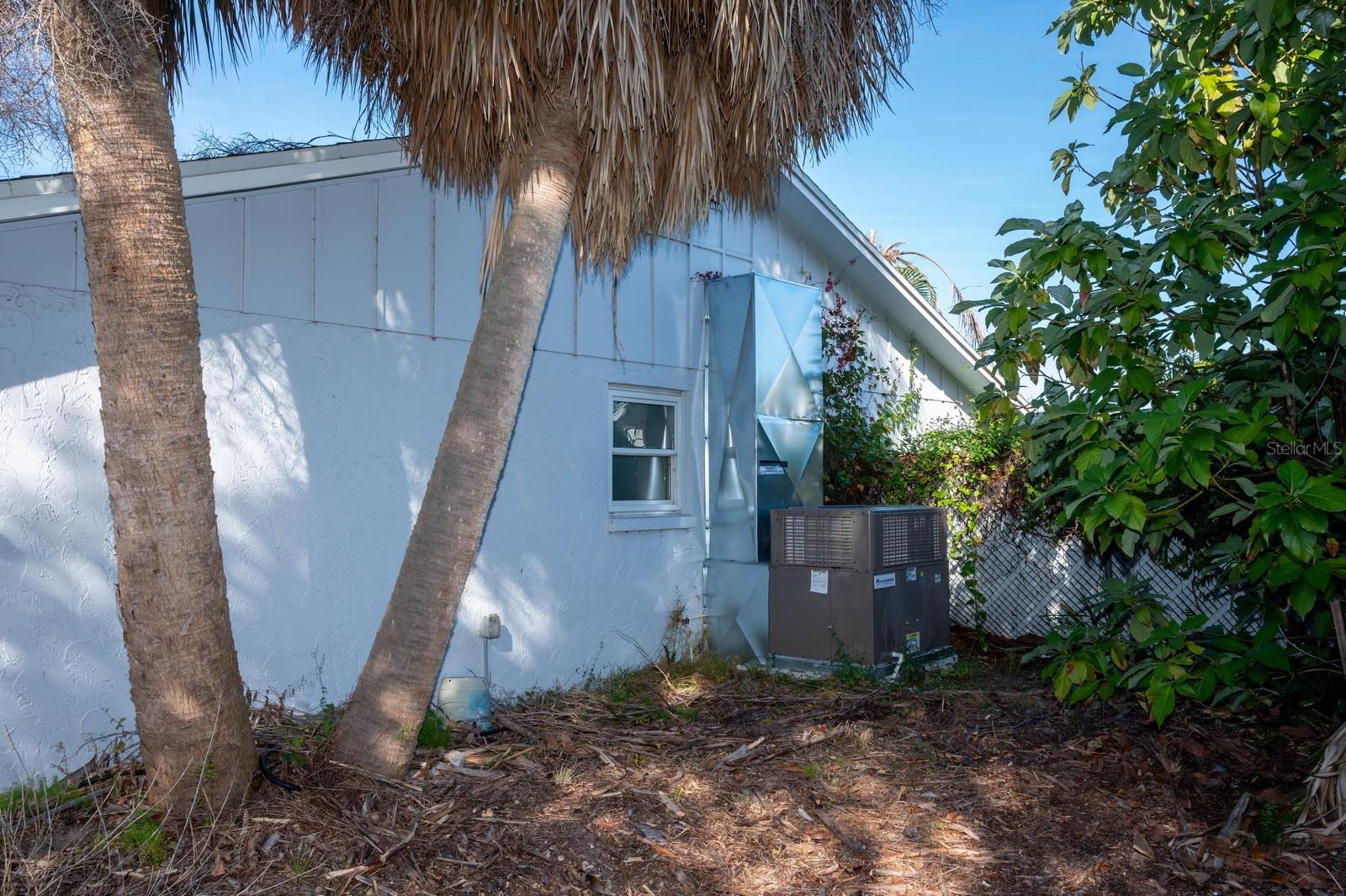 ROTONDA SHORES - Residential