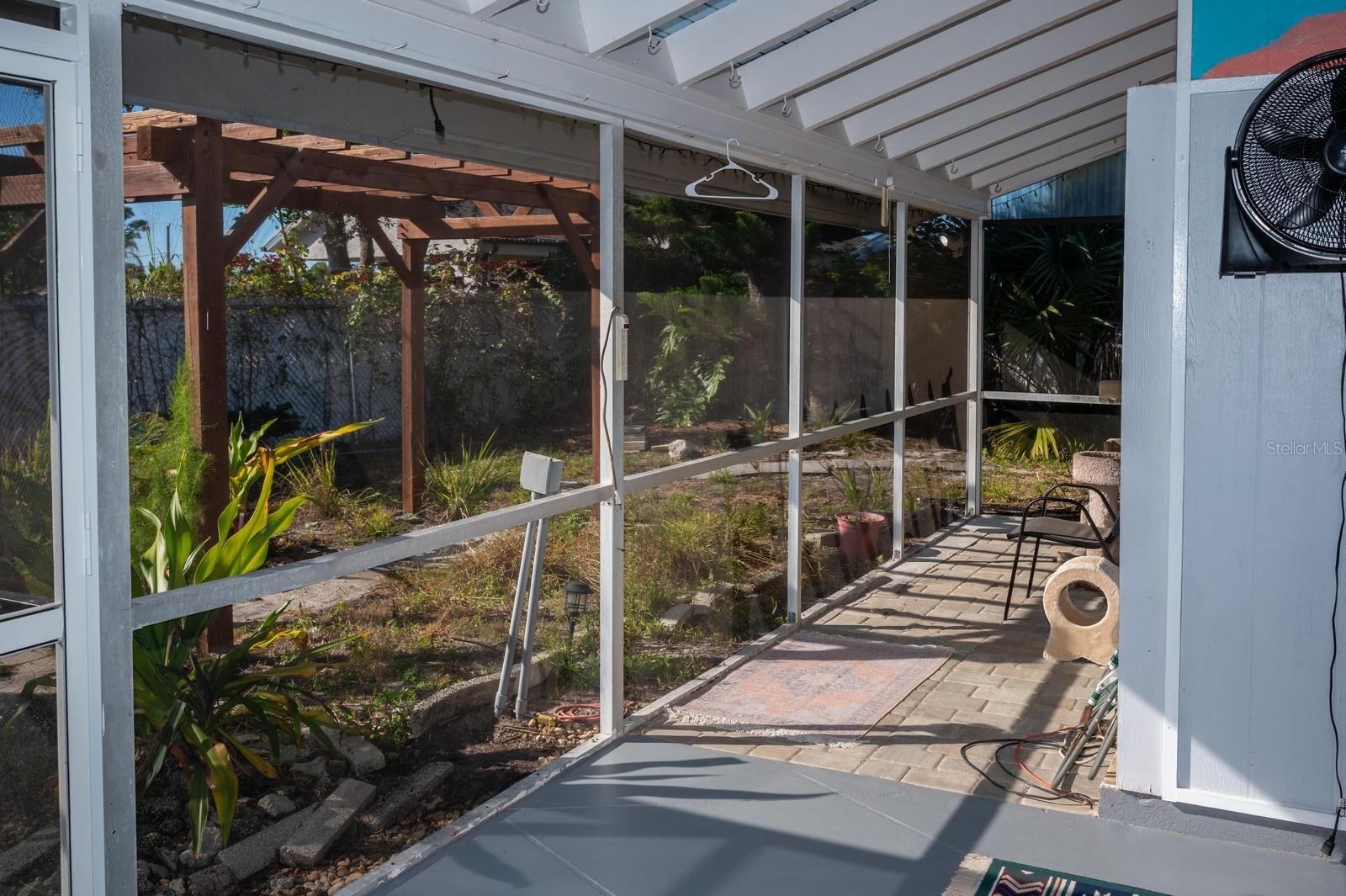 ROTONDA SHORES - Residential