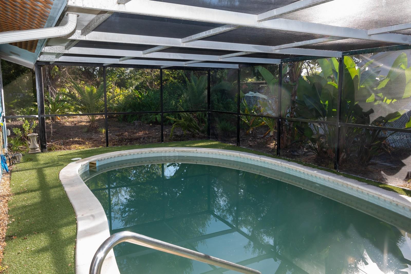 ROTONDA SHORES - Residential