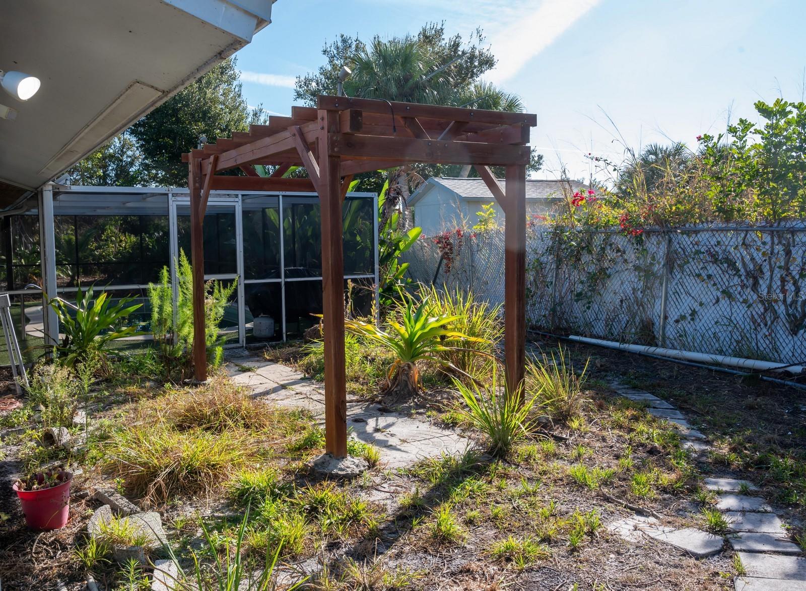 ROTONDA SHORES - Residential