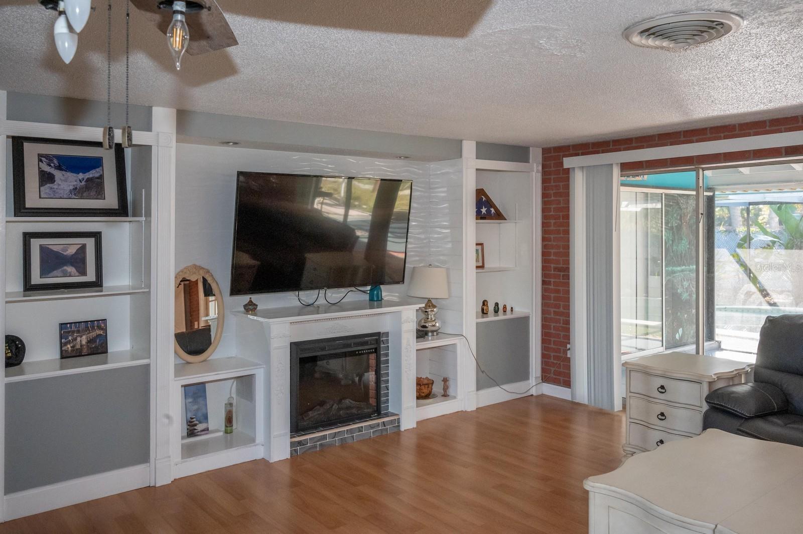 ROTONDA SHORES - Residential