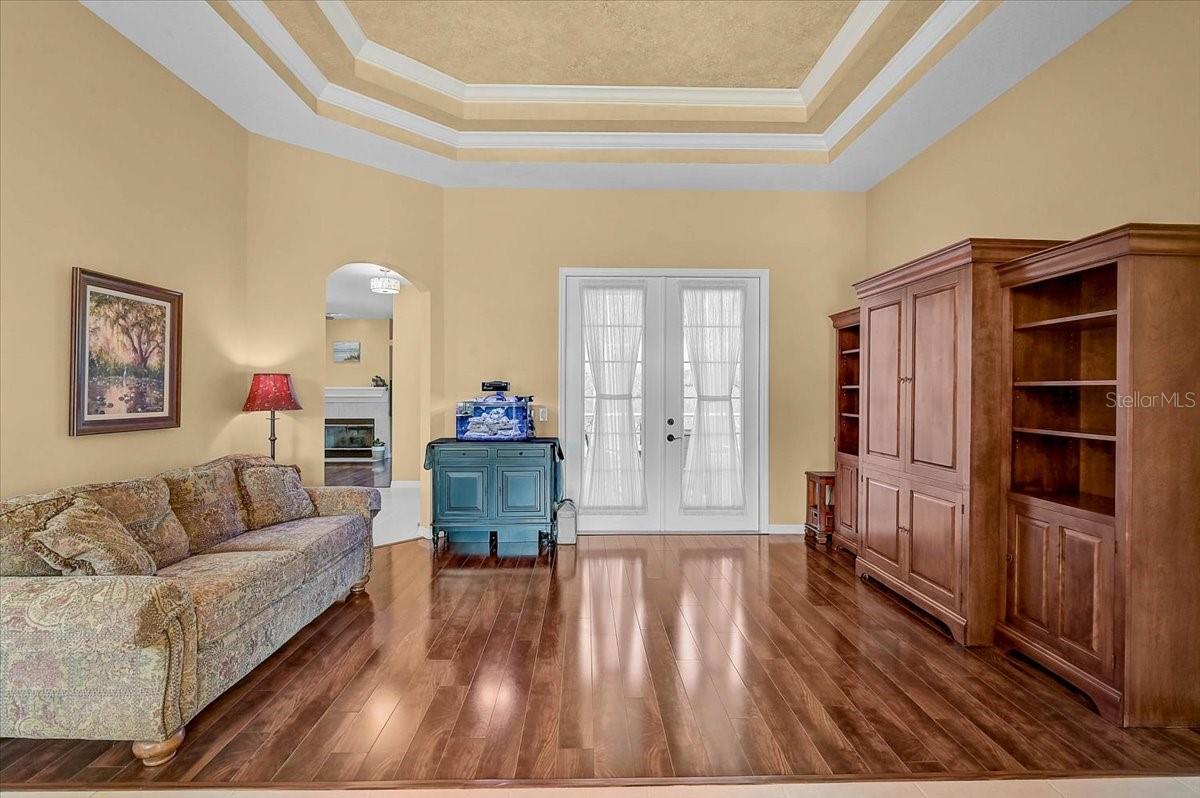 MCINTOSH LAKE - Residential