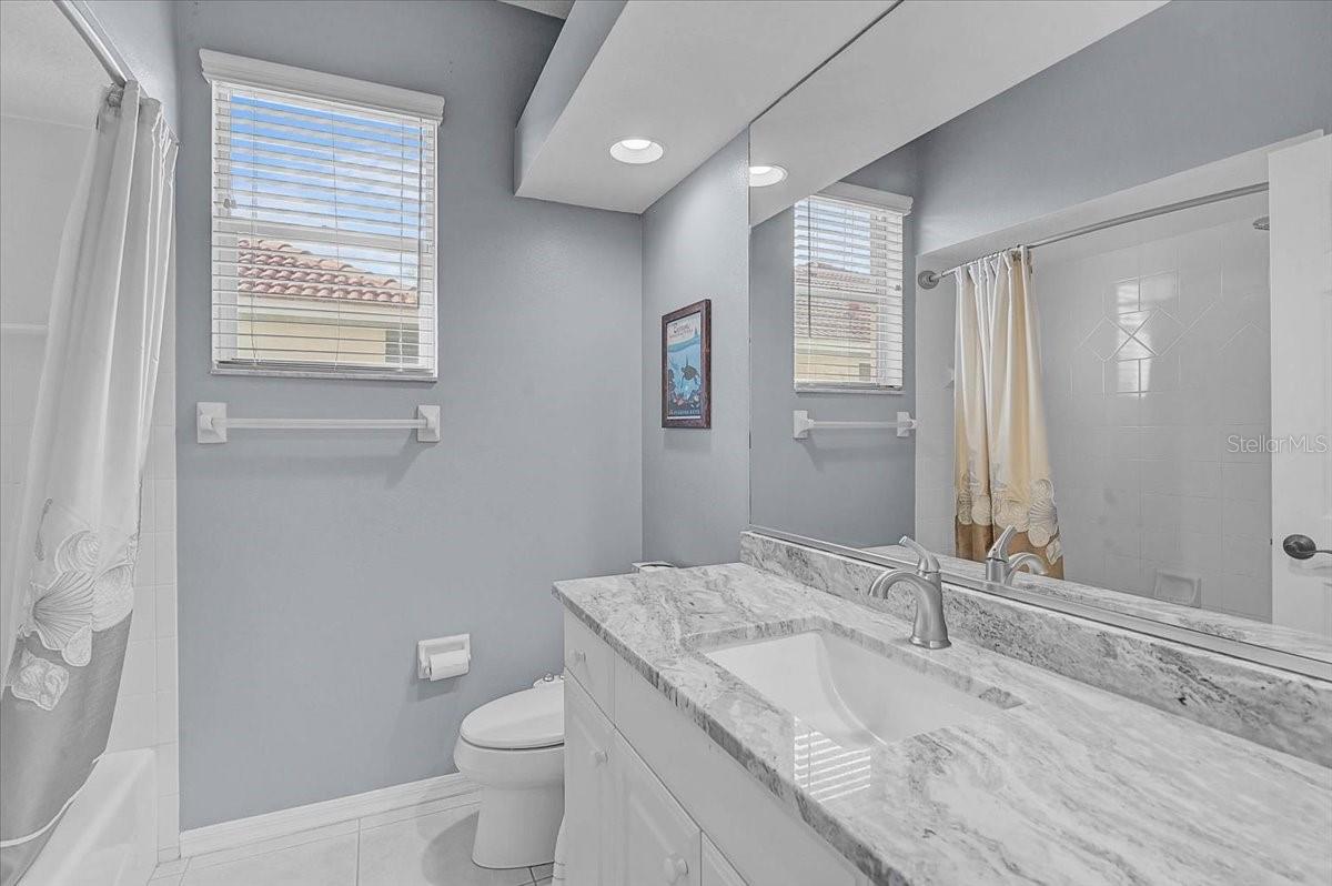 MCINTOSH LAKE - Residential