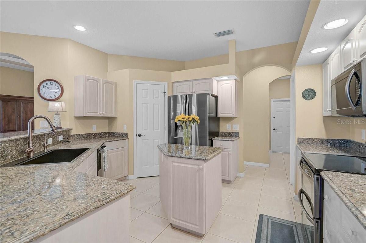 MCINTOSH LAKE - Residential