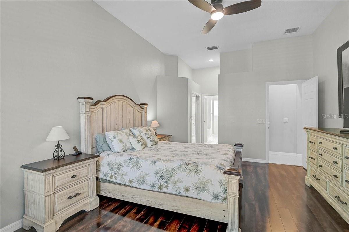 MCINTOSH LAKE - Residential