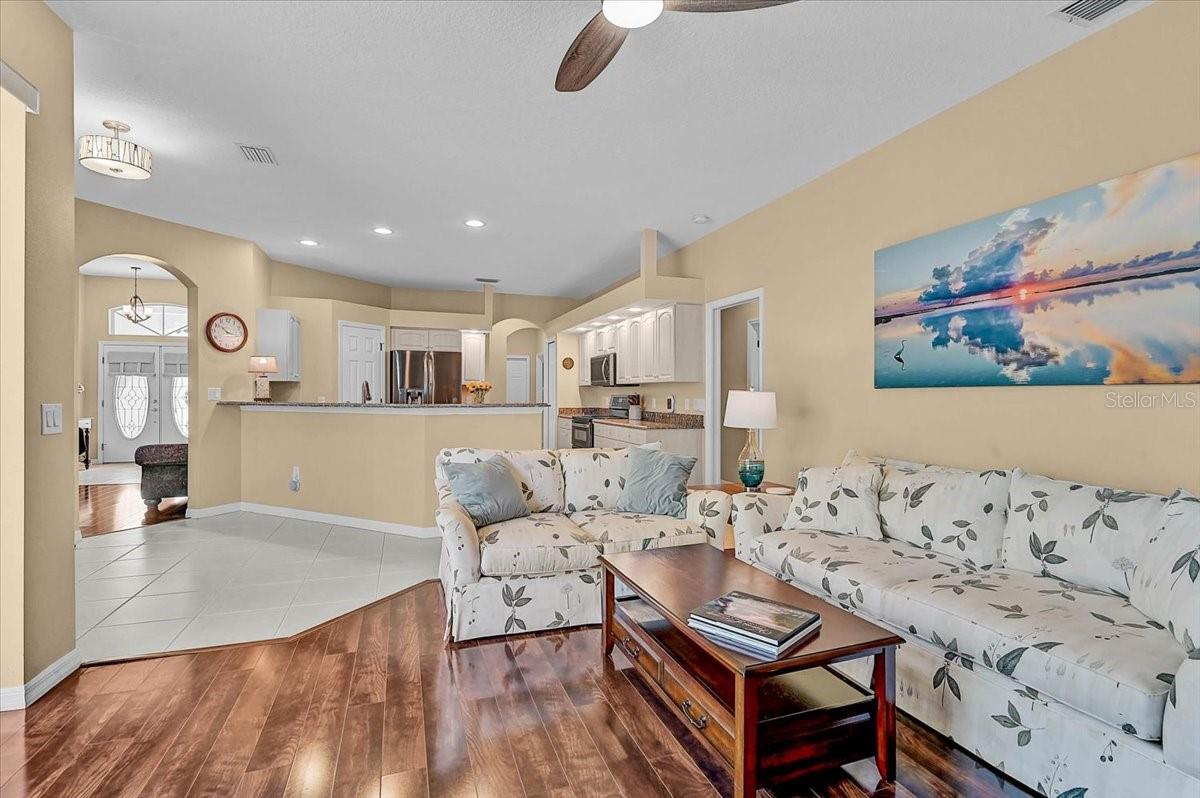 MCINTOSH LAKE - Residential