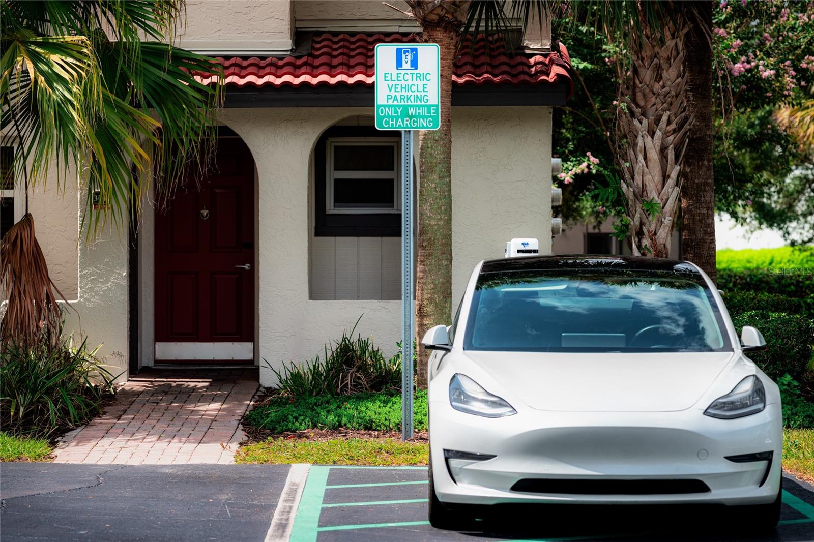 FANTASYWORLD CLUB VILLAS UNIT 1 - Residential Lease