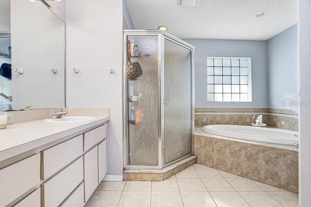 OAKRIDGE ESTATES - Residential