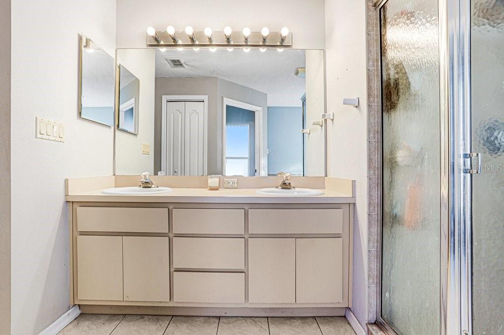 OAKRIDGE ESTATES - Residential