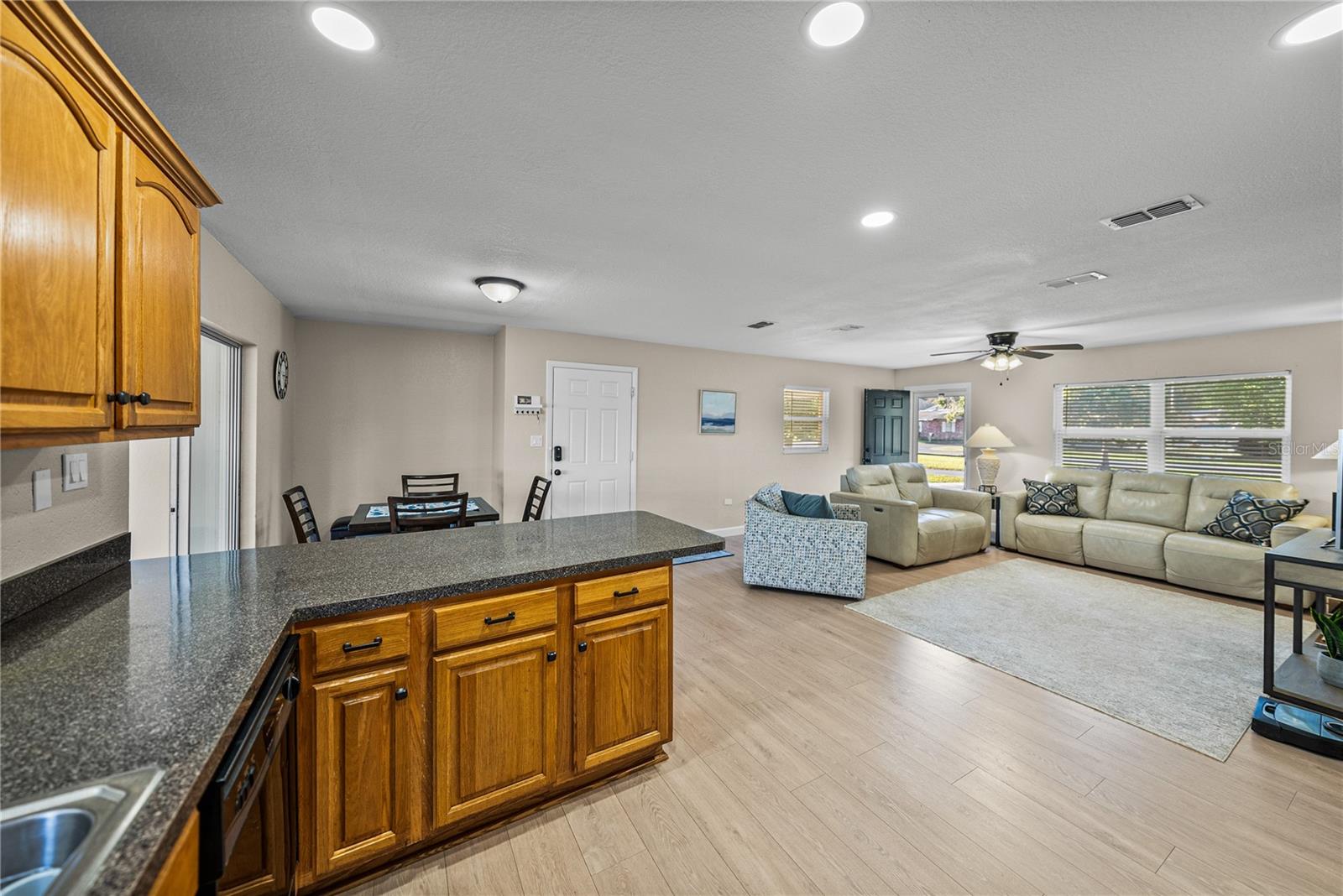 LAKE SIDE TERRACE - Residential